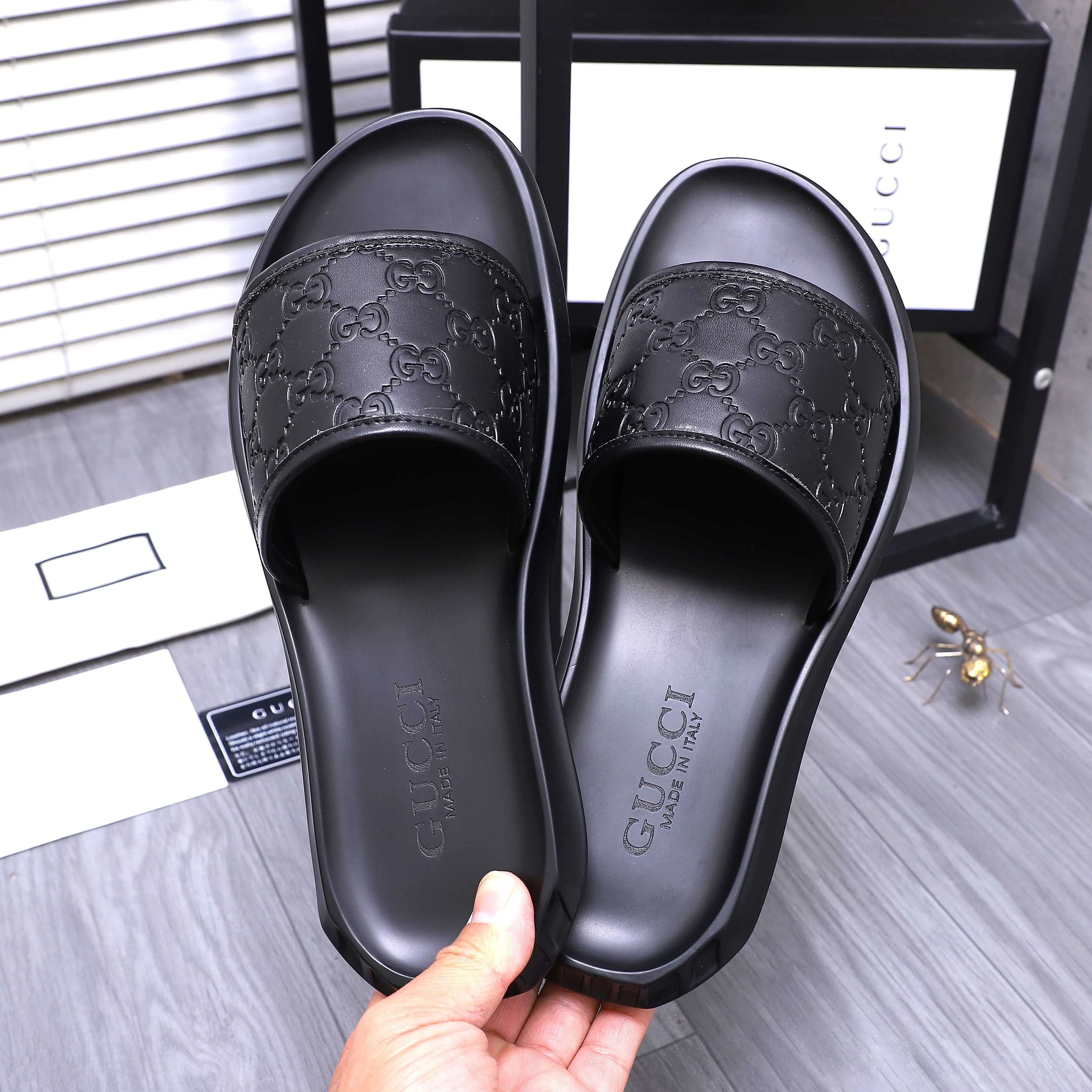 Men's shoes 💰280 Product trademark: GUCCI "Gucci" slippers Regular size: 38-44 (45.46 custom-made, non-returnable) Product materials: Selected embossed cowhide upper, instep imitation leather lining, original outsole